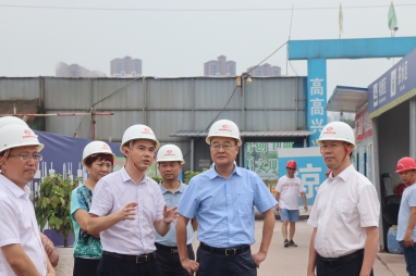 集團(tuán)公司董事長鄧華帶隊(duì)前往內(nèi)江市、隆昌市考察紡織、糧食儲運(yùn)、撬裝加油等項(xiàng)目